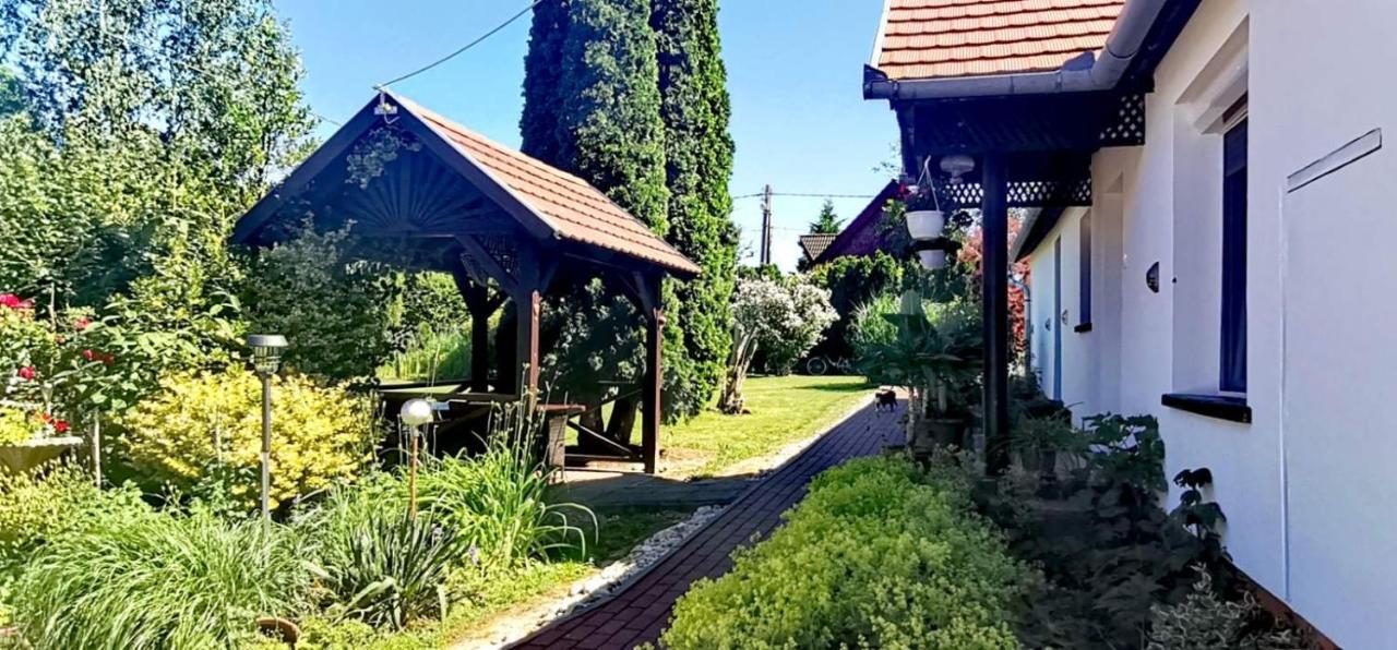 Noe Barkaja Vendeghaz Apartment Nagyrakos ภายนอก รูปภาพ